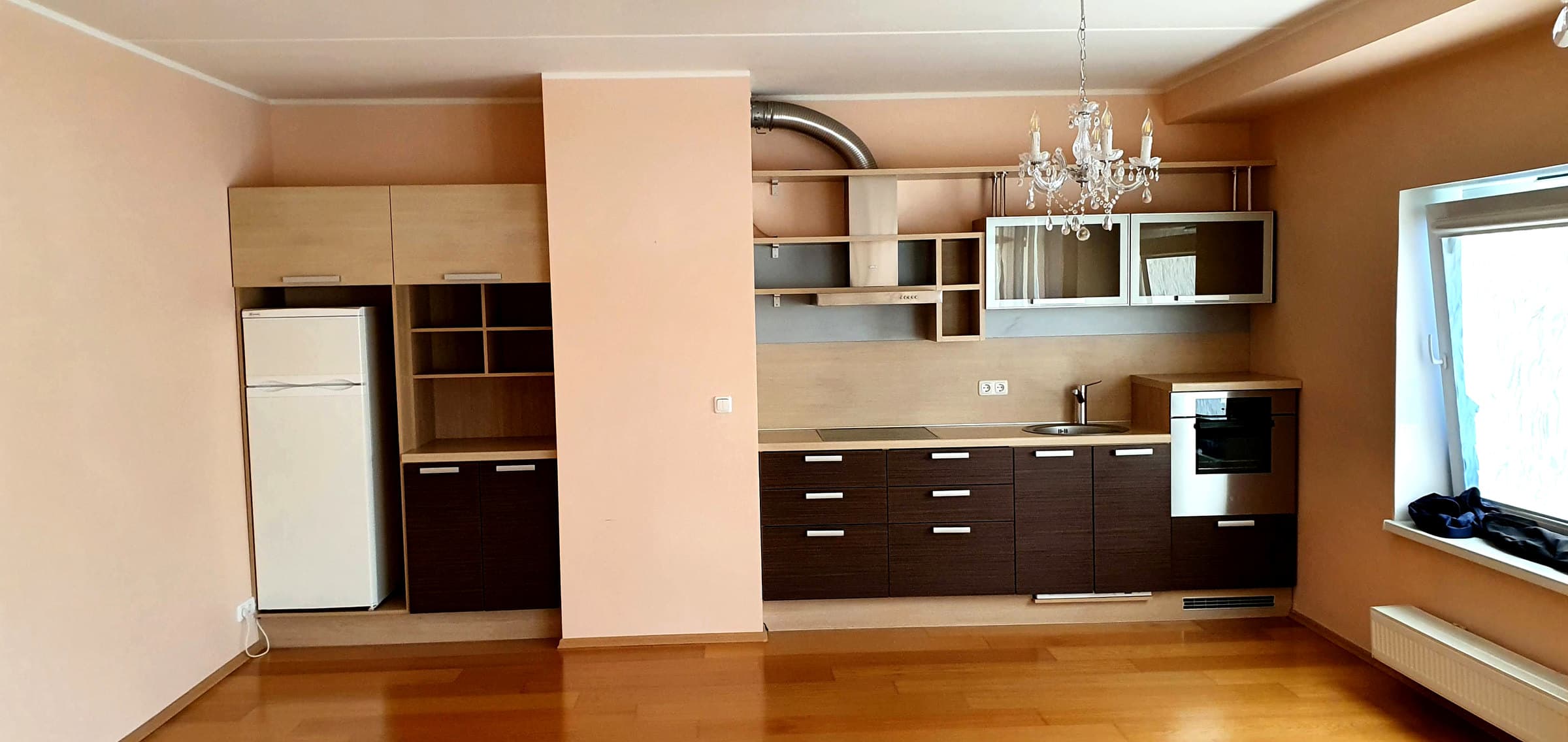 Kitchen before redesign.