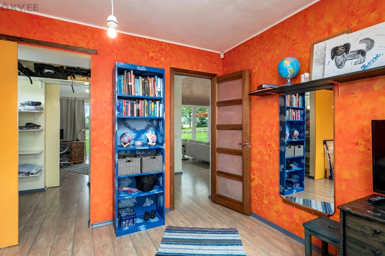 Room before renovation.